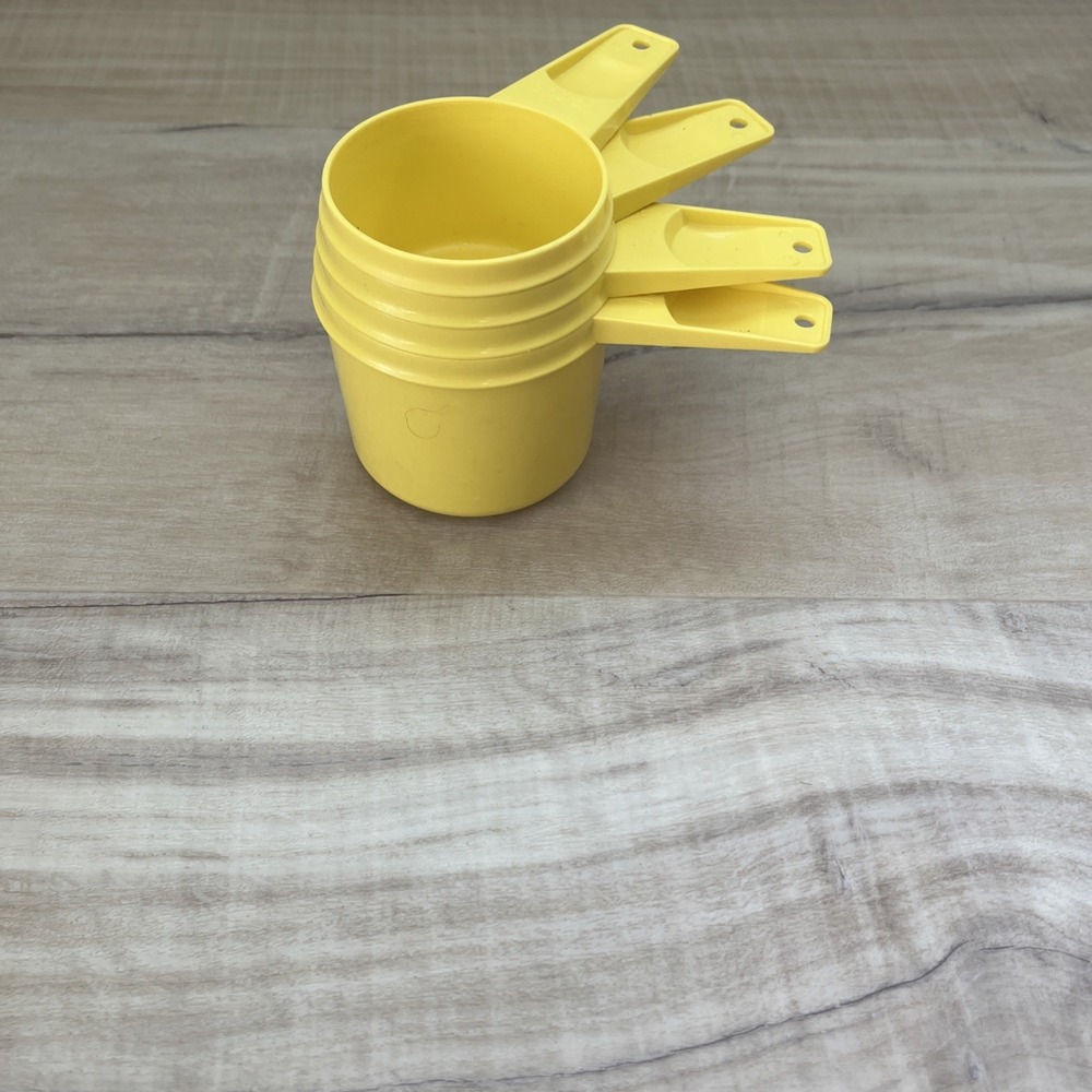 Set‎ Of 4 Vintage Tupperware Harvest Gold Yellow Nesting Measuring Cups